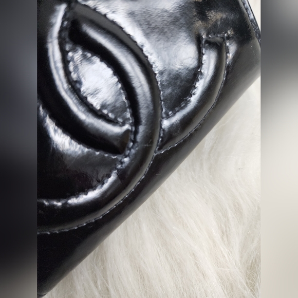 💯 % Authentic Vintage Chanel patent blanc Leather Wallet - Picture 16 of 17